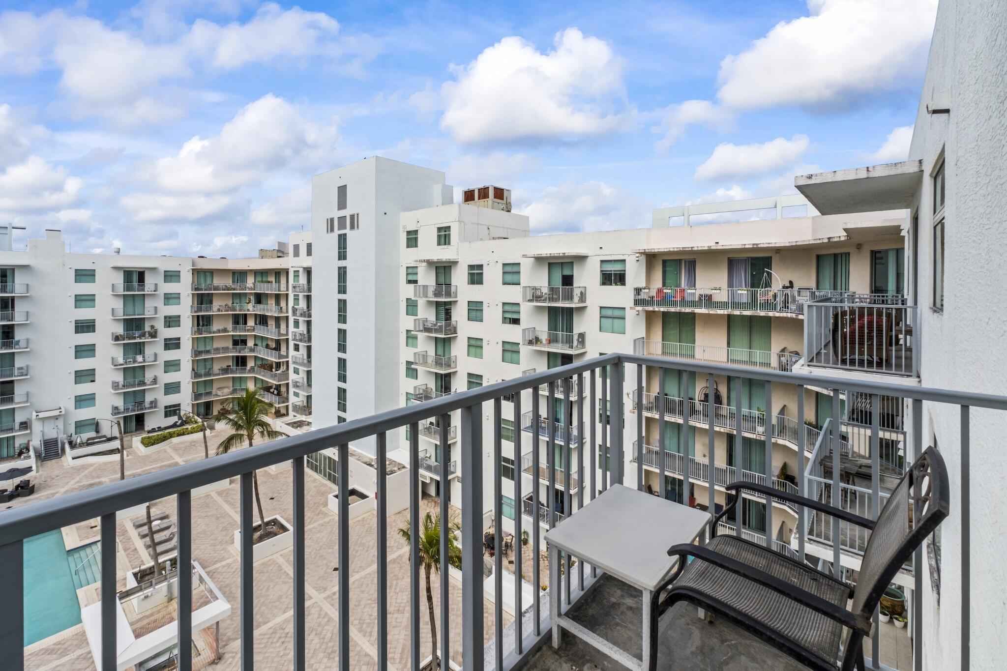 HOLLYWOOD STATION RES CONDO - Residential
