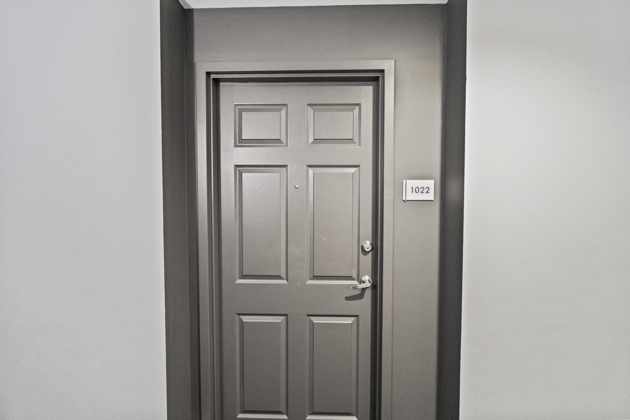 HOLLYWOOD STATION RES CONDO - Residential