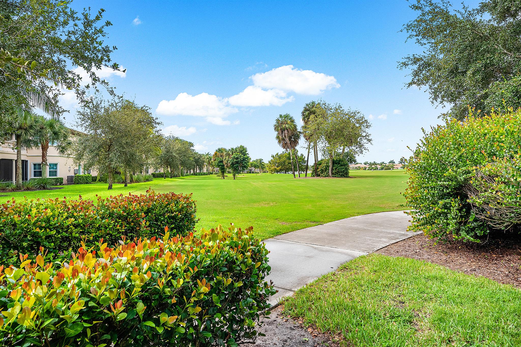 JUPITER COUNTRY CLUB COND - Residential