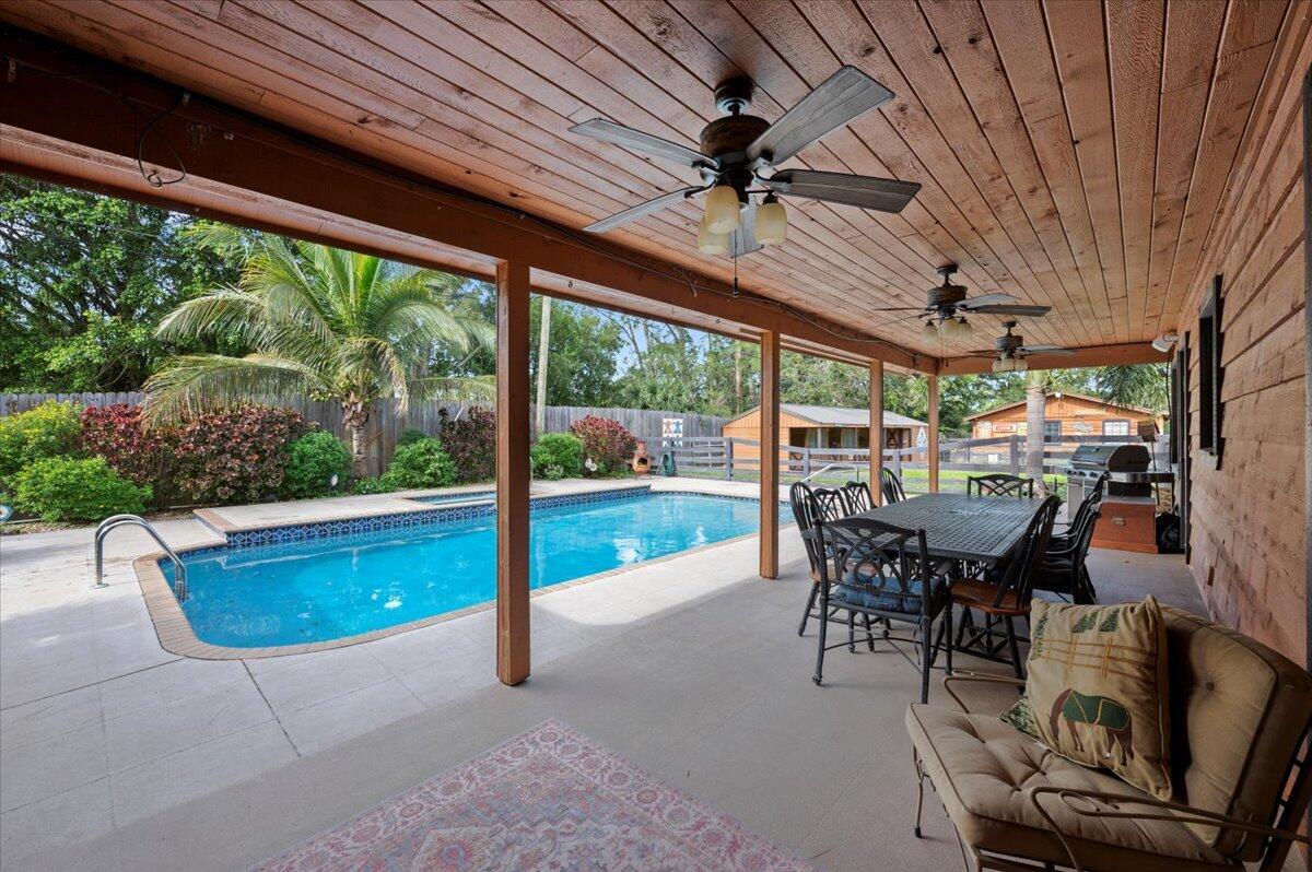 LOXAHATCHEE GROVES - Residential