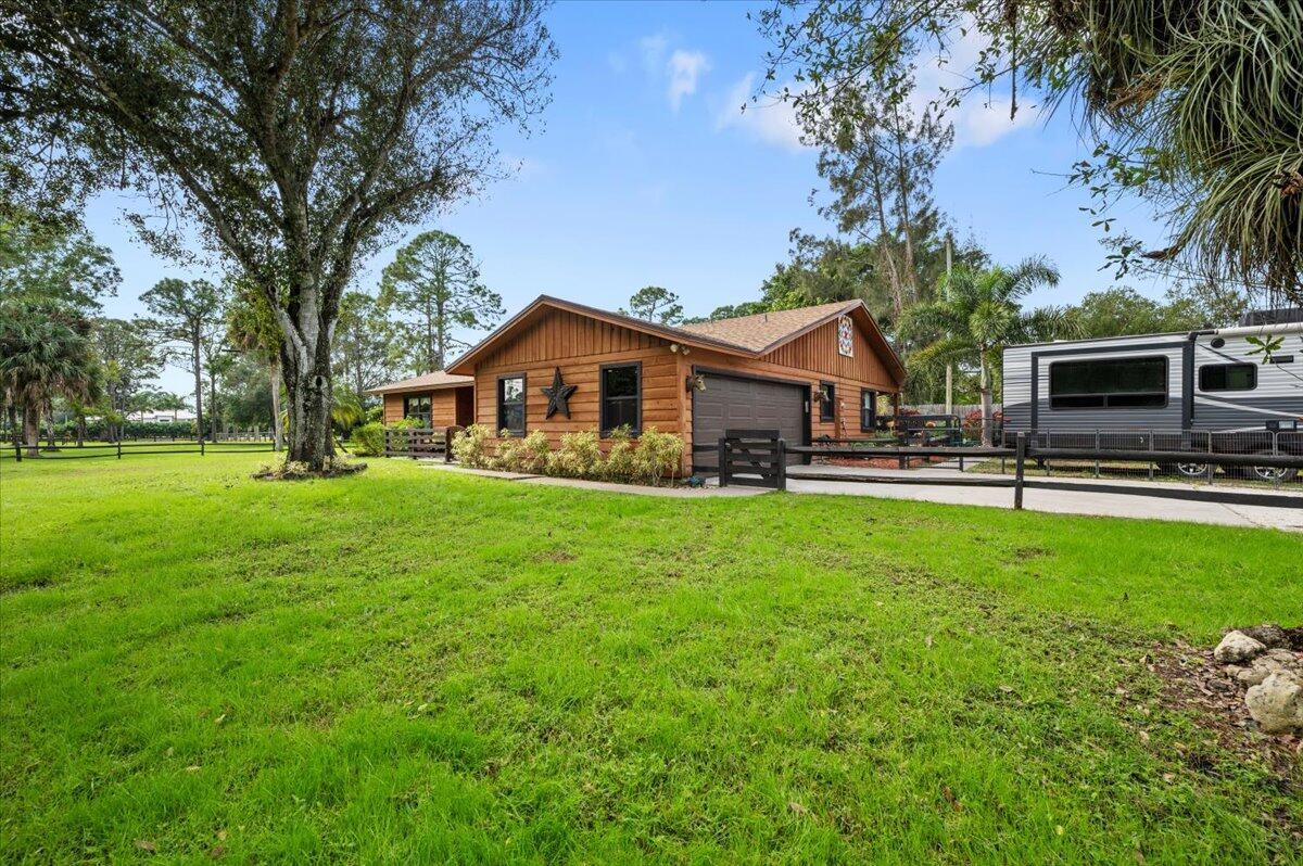 LOXAHATCHEE GROVES - Residential