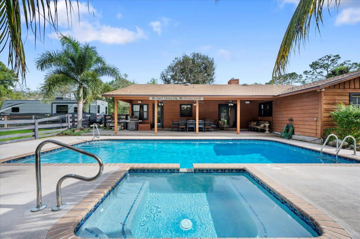 LOXAHATCHEE GROVES - Residential