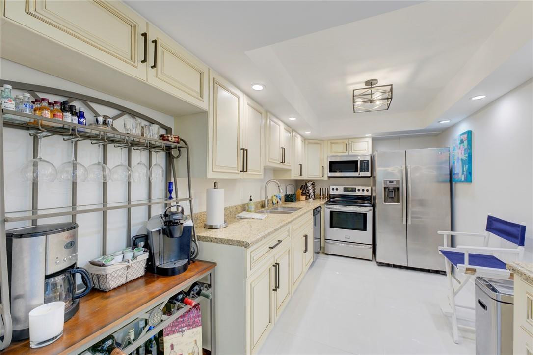 Barclay Condo - Residential