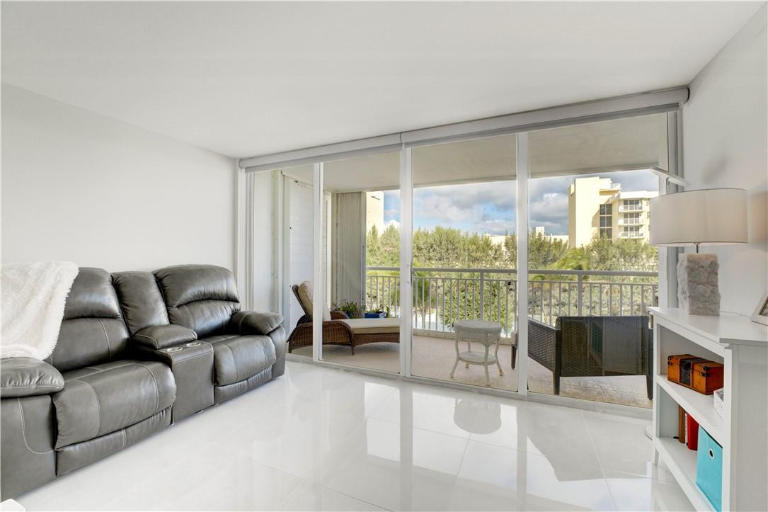 Barclay Condo - Residential