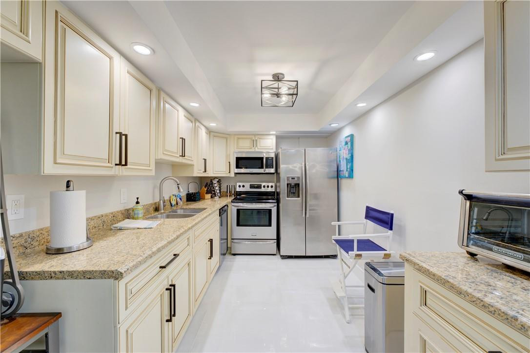 Barclay Condo - Residential
