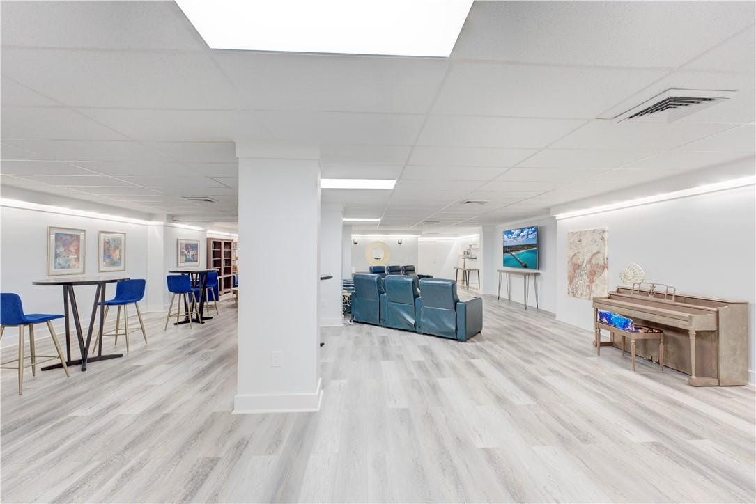 Barclay Condo - Residential