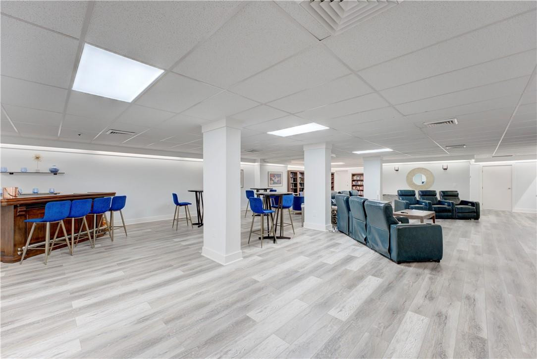 Barclay Condo - Residential