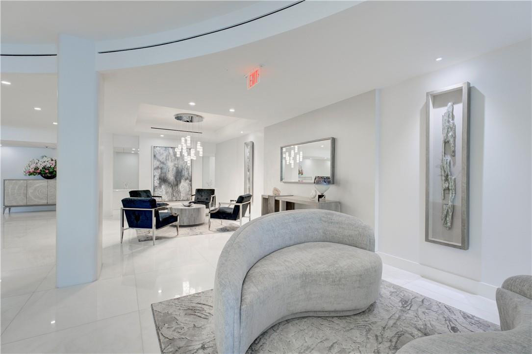 Barclay Condo - Residential