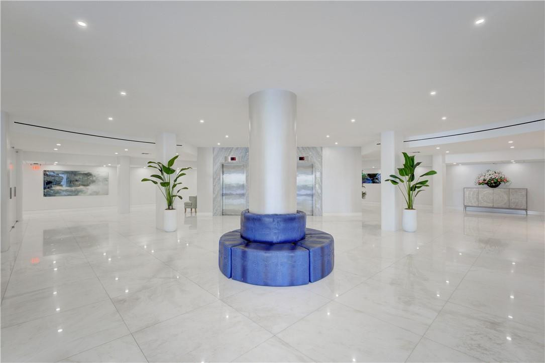 Barclay Condo - Residential