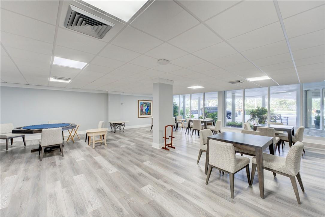Barclay Condo - Residential