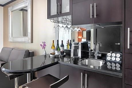 1437 Collins Ave 321