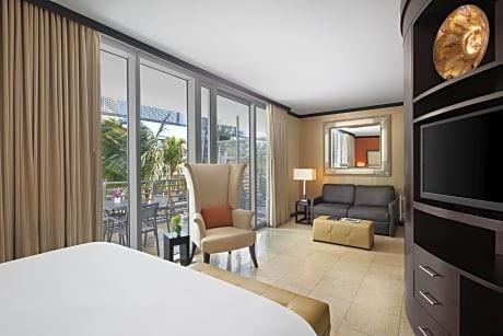 1437 Collins Ave 321