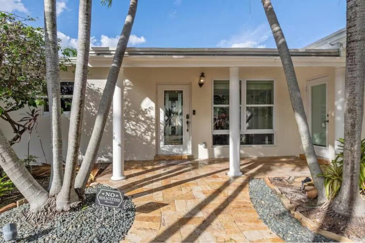 Coral Shores 30-44 B - Residential Lease