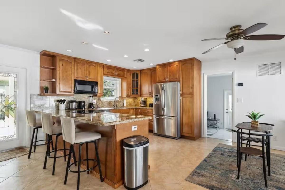 Coral Shores 30-44 B - Residential Lease