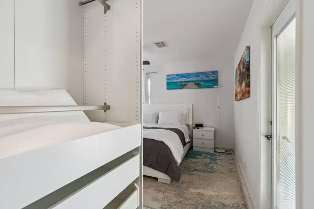 Coral Shores 30-44 B - Residential Lease