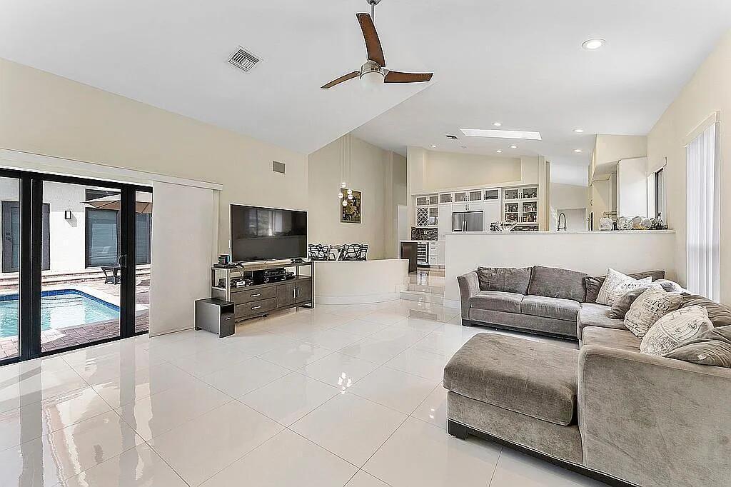 GLEN OAKS 1ST ADD - Residential