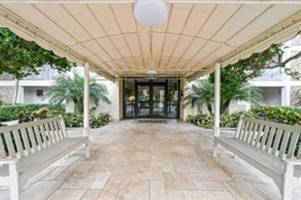 Photo of 3200 N Palm Aire Dr #204, Pompano Beach, FL 33069 (MLS # F10272715)
