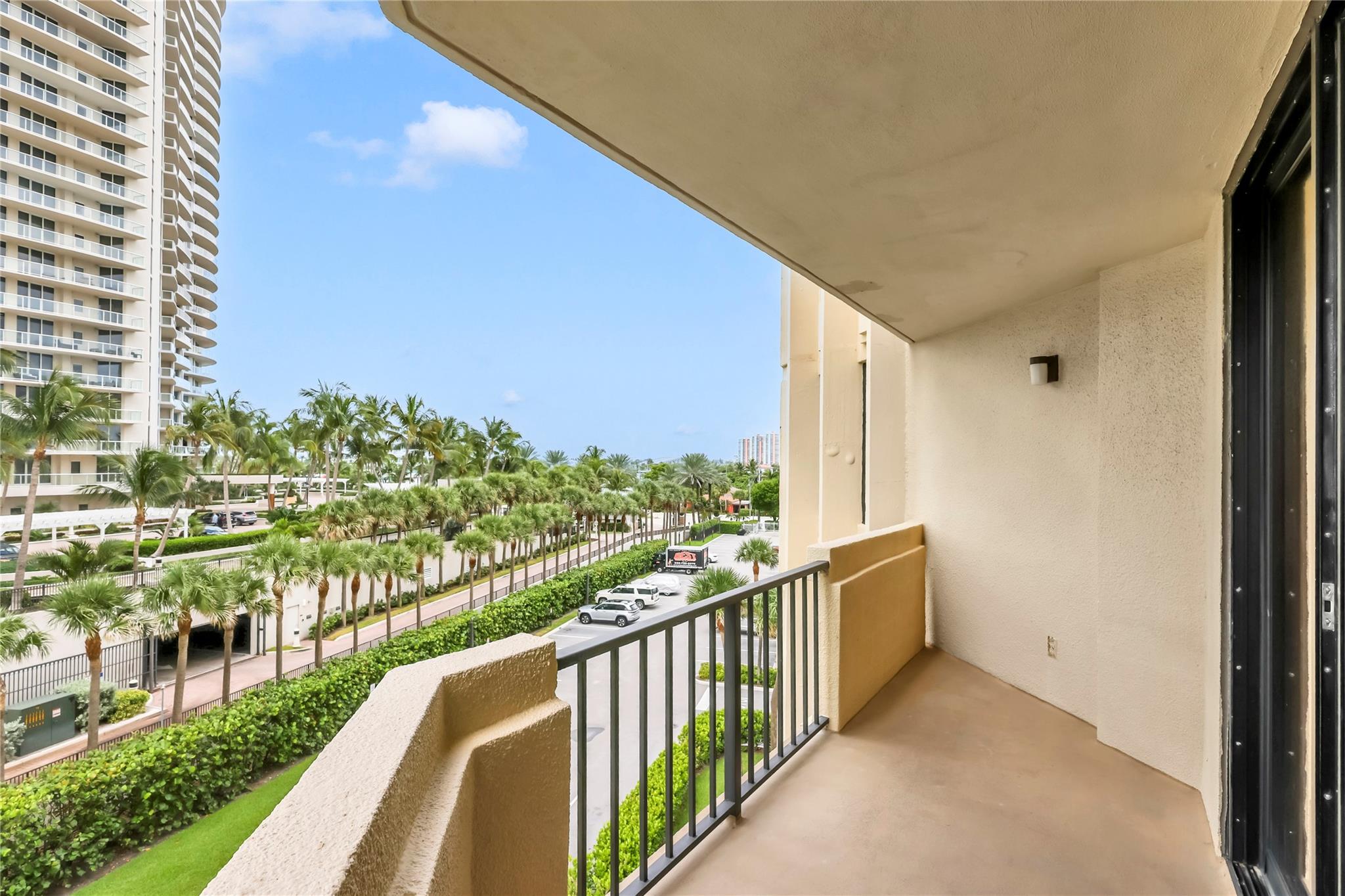 Phoenix Towers Condo 01 - Residential Lease