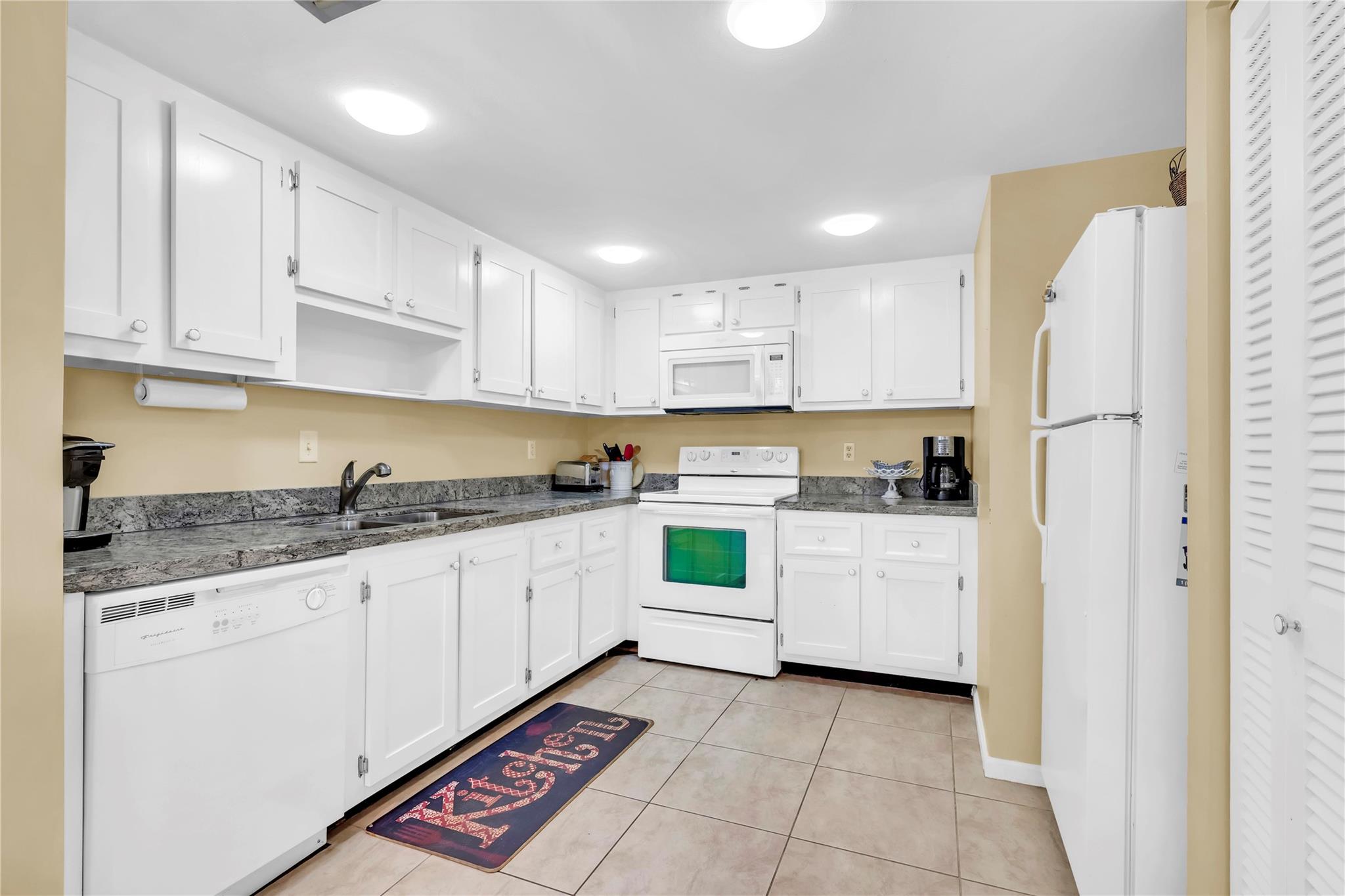 Phoenix Towers Condo 01 - Residential Lease