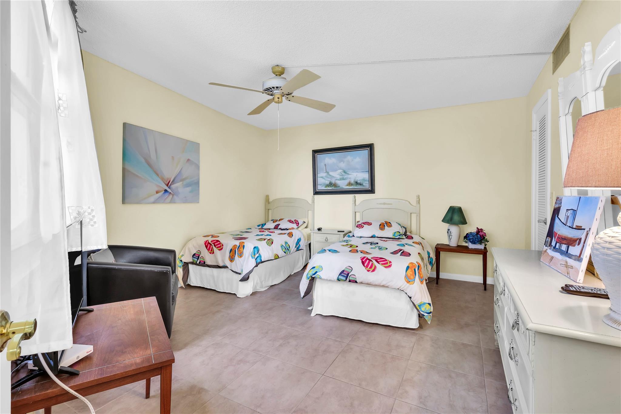 Phoenix Towers Condo 01 - Residential Lease