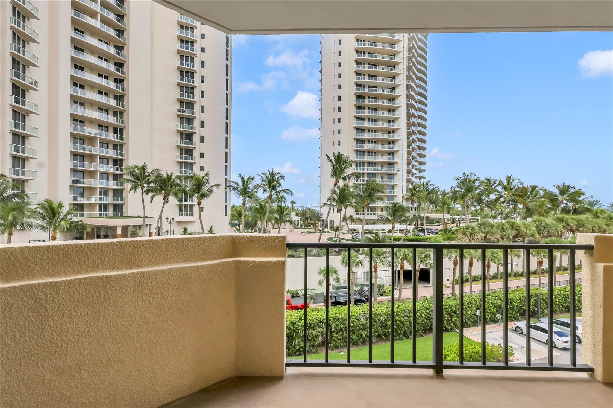 Phoenix Towers Condo 01 - Residential Lease