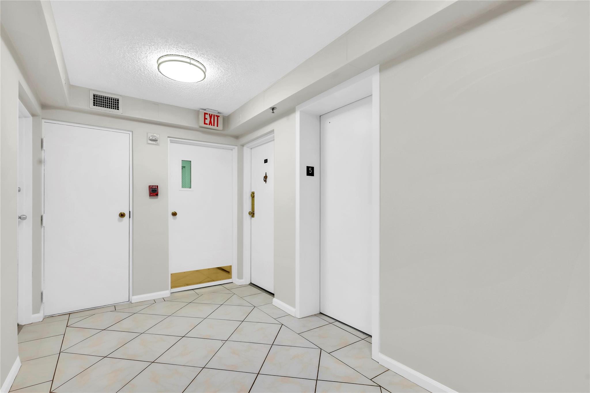 Phoenix Towers Condo 01 - Residential Lease