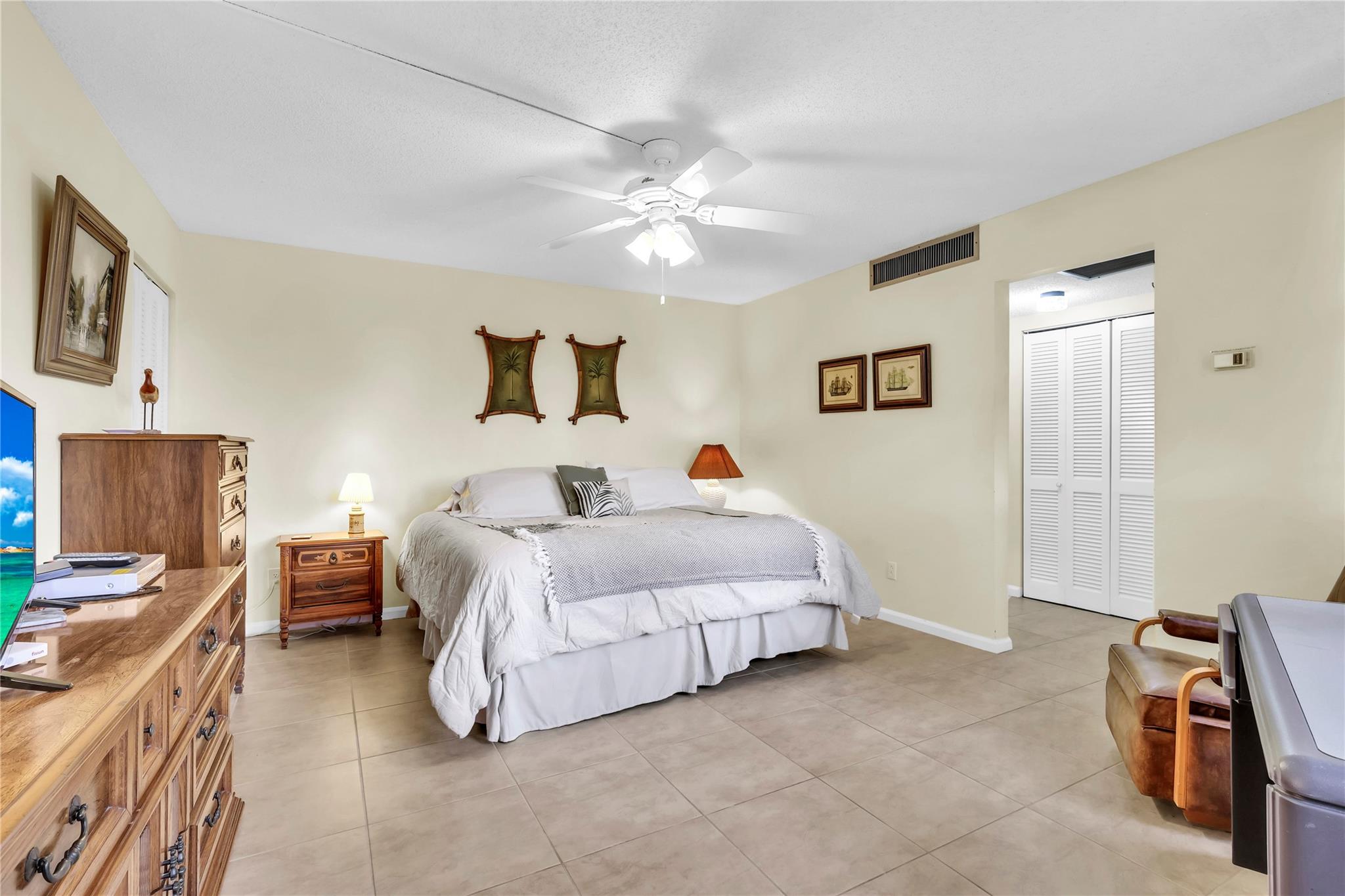 Phoenix Towers Condo 01 - Residential Lease