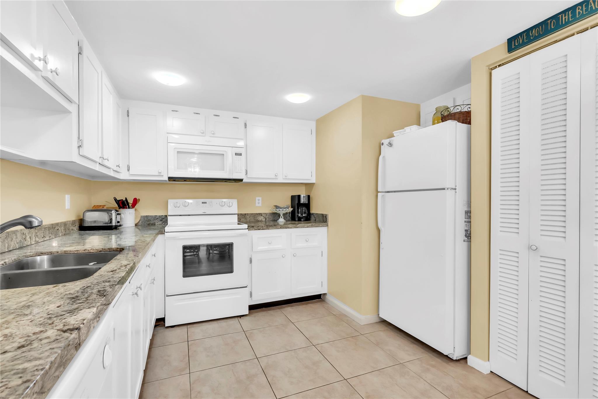 Phoenix Towers Condo 01 - Residential Lease