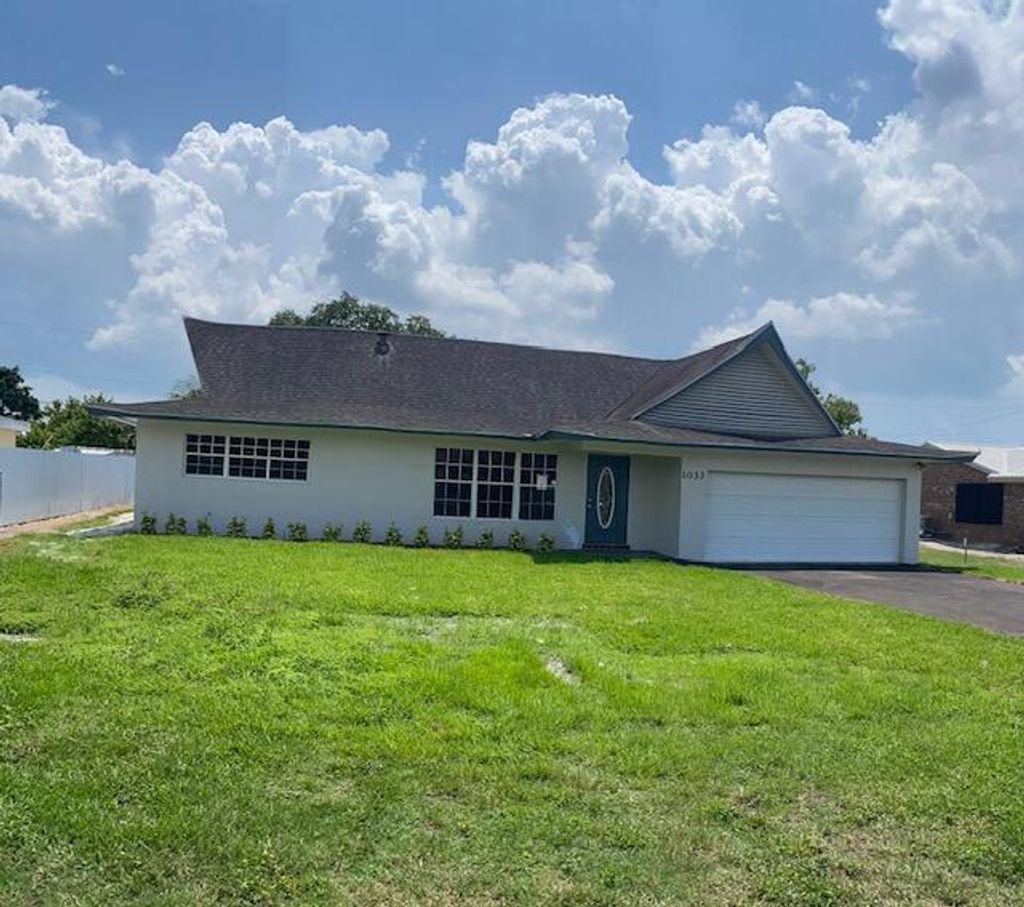 Photo of 1033 SE 2nd Street, Belle Glade, FL 33430 (MLS # R10990395)