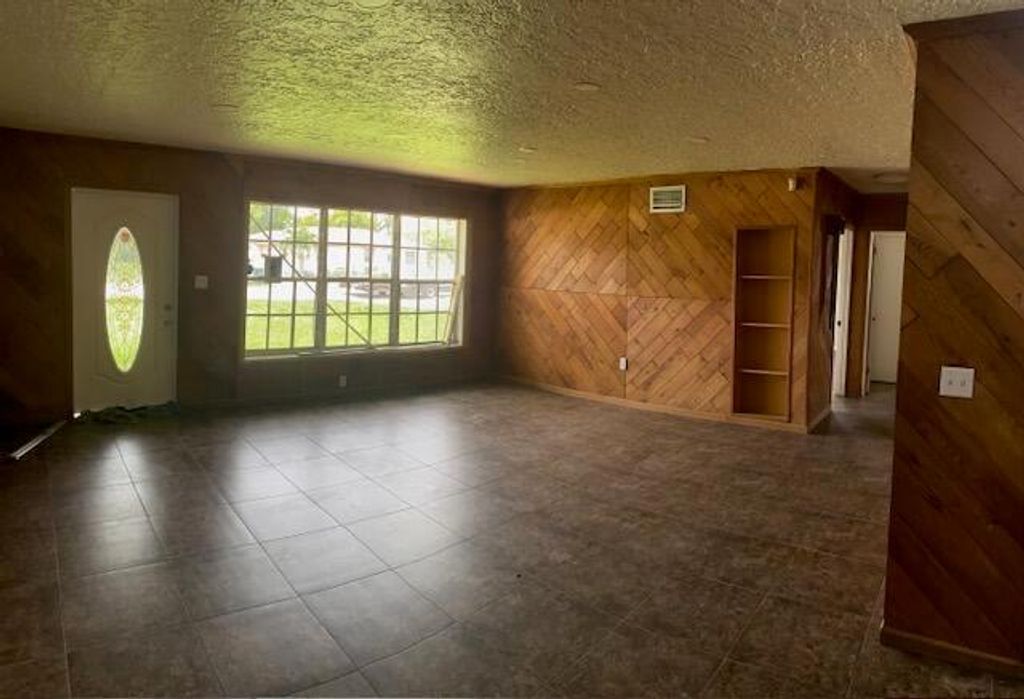 Photo of 1033 SE 2nd Street, Belle Glade, FL 33430 (MLS # R10990395)