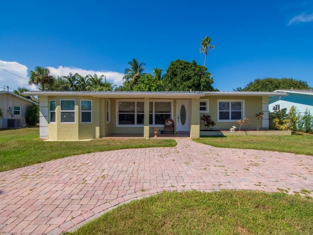 Photo of 1912 Jacaranda Drive, Fort Pierce, FL 34949 (MLS # R11008892)