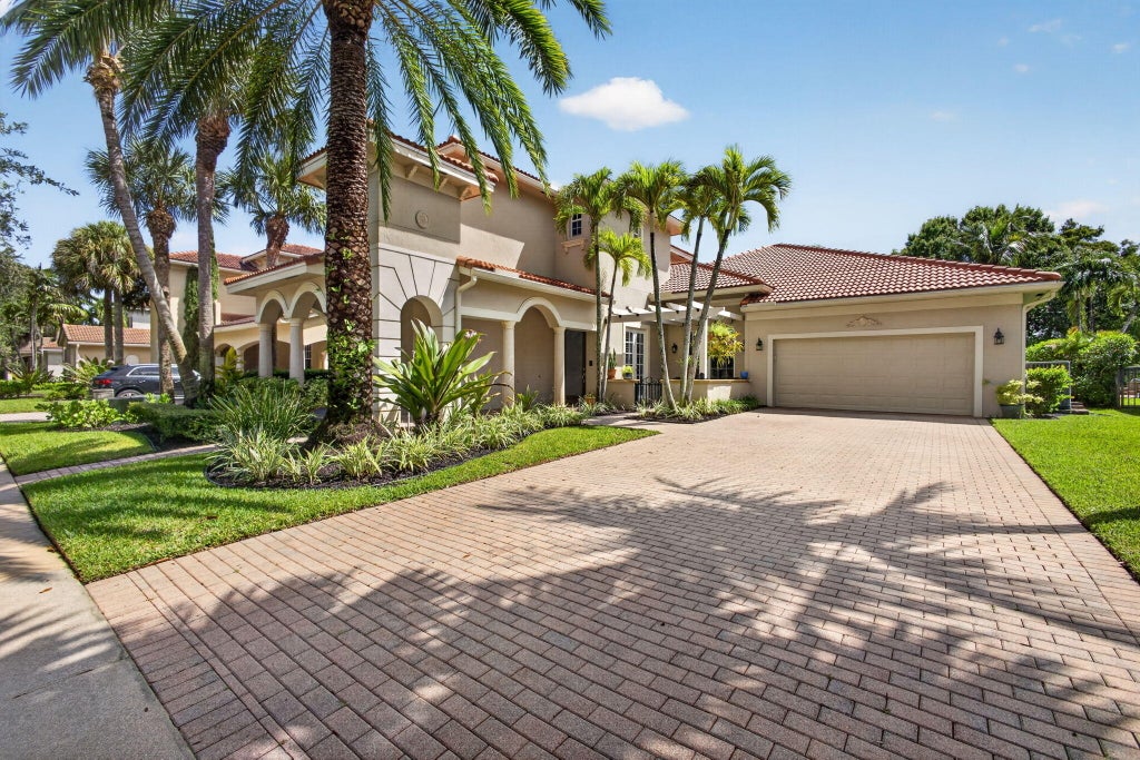 Photo of 110 Via Veracruz, Jupiter, FL 33458 (MLS # B26076283)