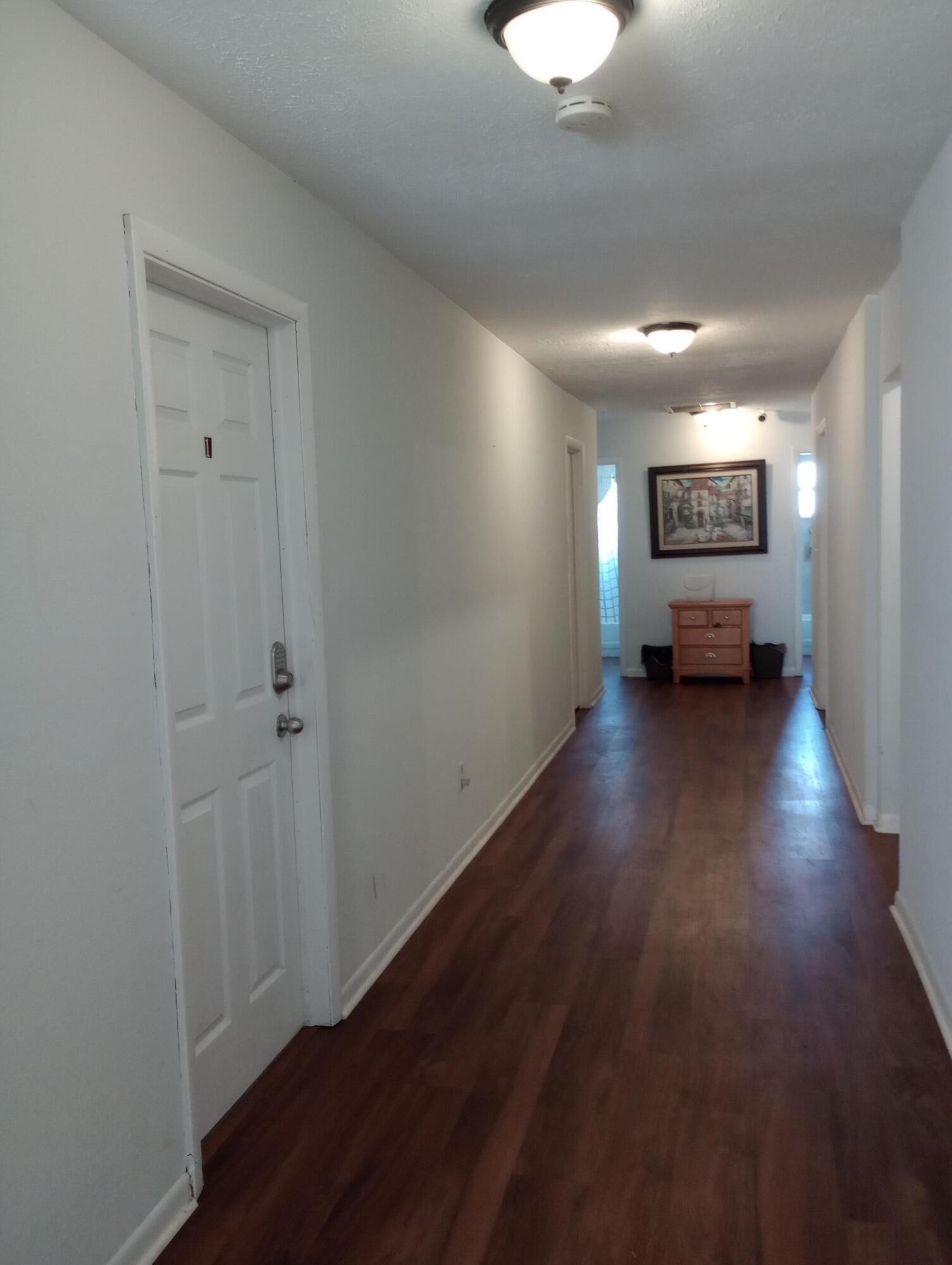803 SE TARPON Avenue
