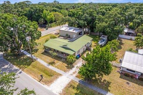 A home in Okeechobee