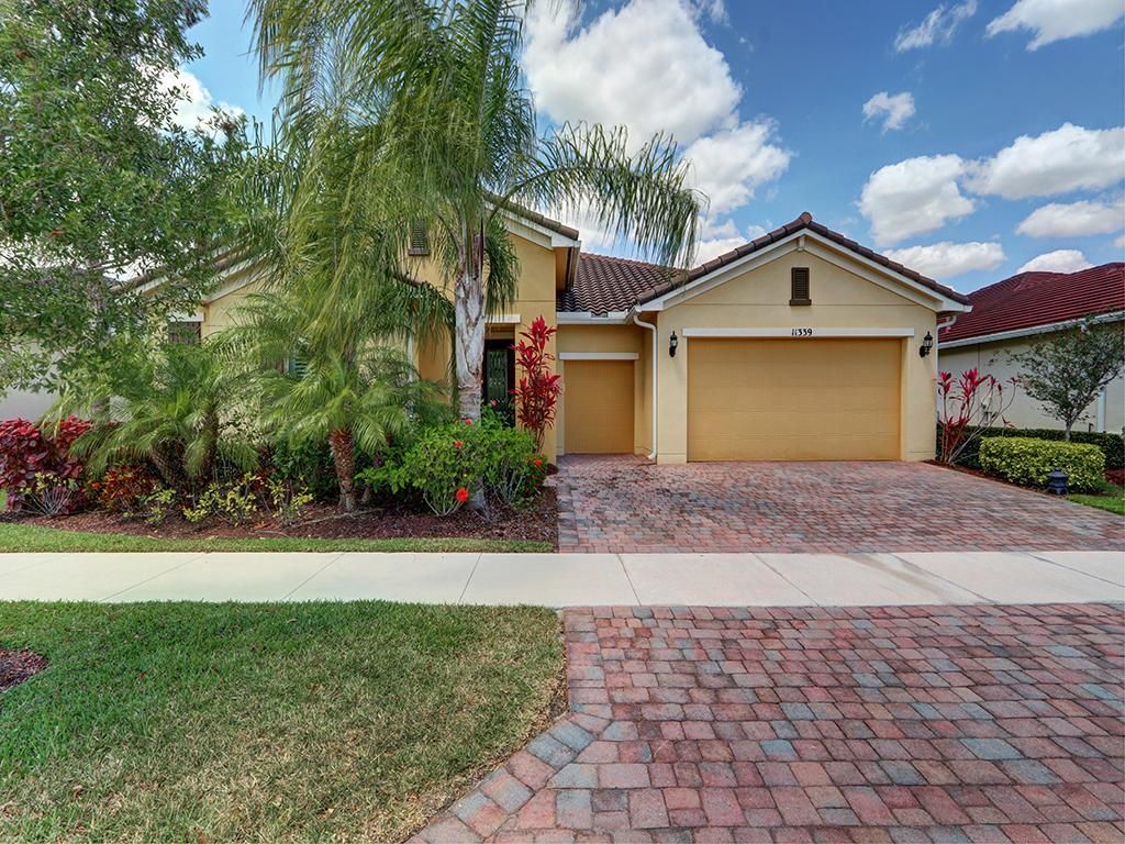 Photo of 11339 SW Apple Blossom Trail, Port Saint Lucie, FL 34987 (MLS # R10706421)