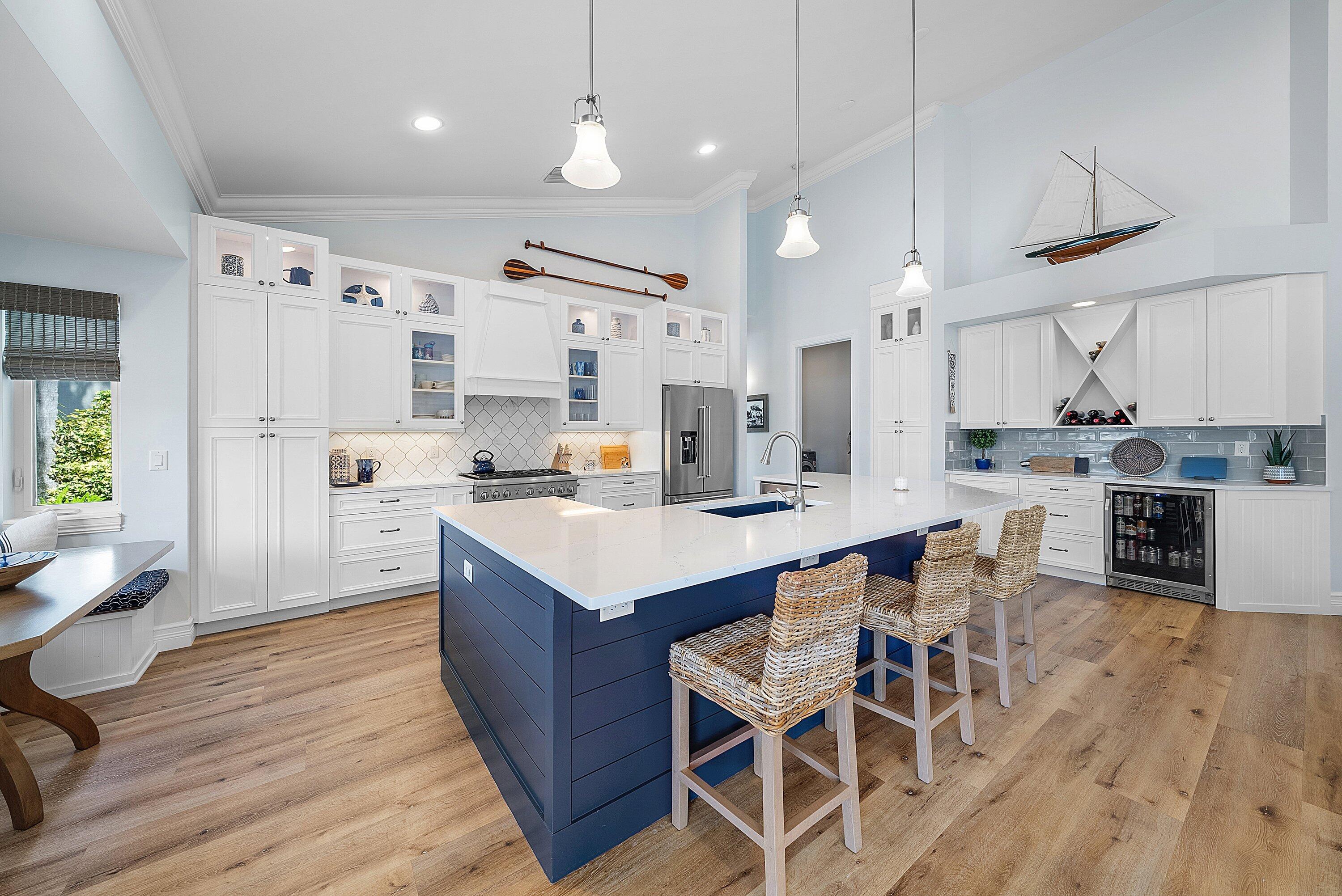 RIO VISTA OF ISLAND SHORES - Residential