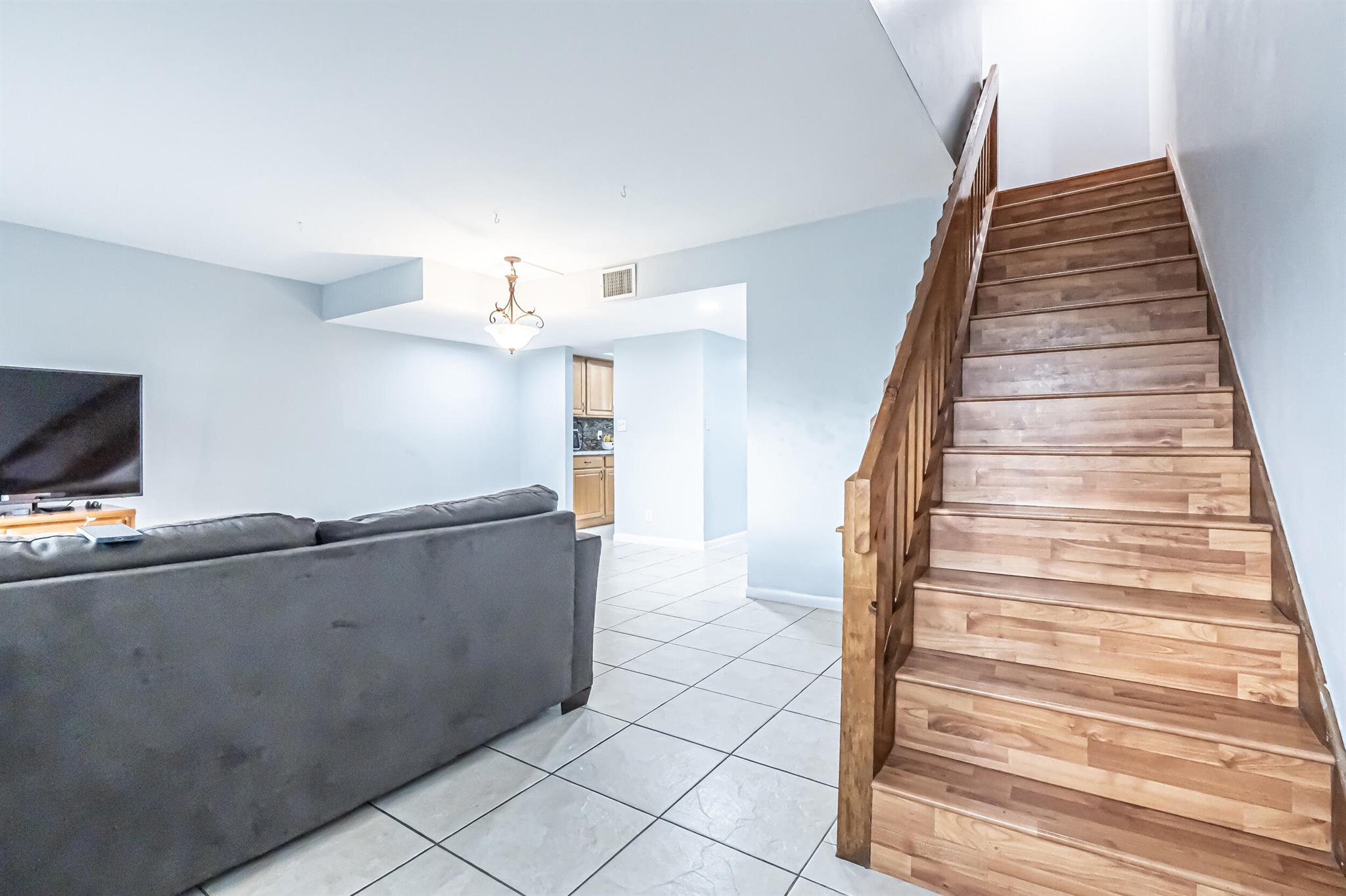 WELLEBY UNIT SIX - Residential