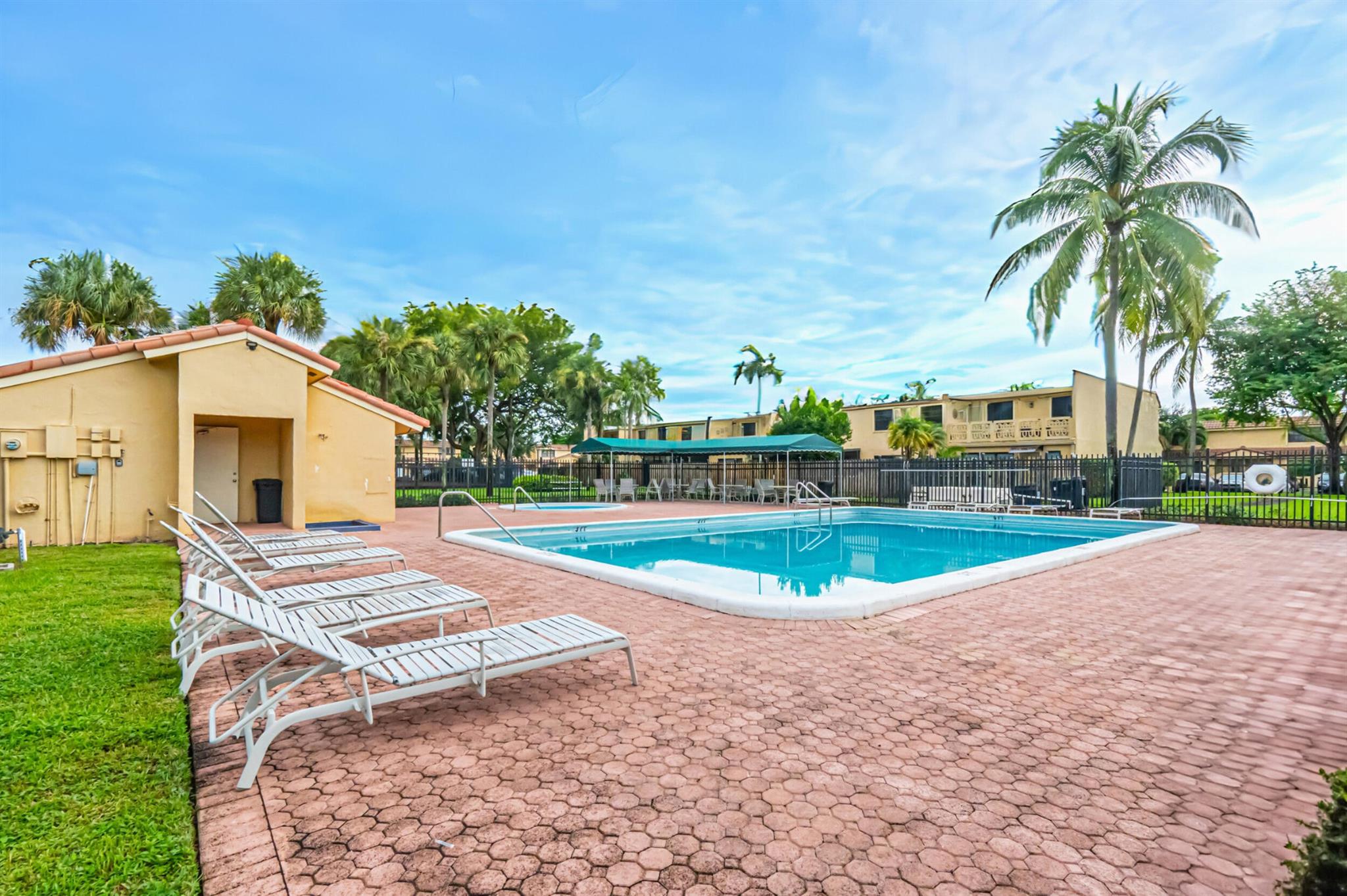 WELLEBY UNIT SIX - Residential