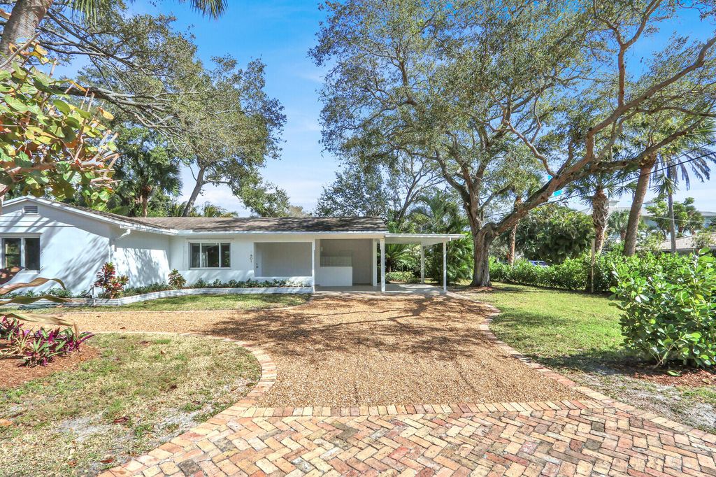 Photo of 601 Paulina Road, Jupiter, FL 33477 (MLS # R11161047)