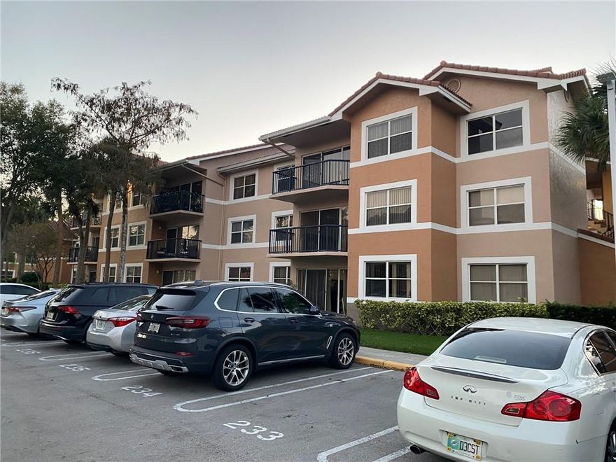 This beautiful 3 bed 2 bath condo is located in the highly sought after gate community of Edgewater. The condo is completely updated (2020) with high-end finishes and fixtures. Kitchen has quartz countertops, brand new laminate flooring, top of the line stainless steel appliances, custom lighting, ceramic tile backsplash. The master bedroom has a large custom walk-in closet with built-in shelves. Laundry located in unit. Located close to shopping and highways. Management on site - 2 swimming pools, gym, tennis court, club house with spa/hot tub, playground. All ages welcome. must with credit 625 and up, proof income and management office may take up to 30 days for approval.