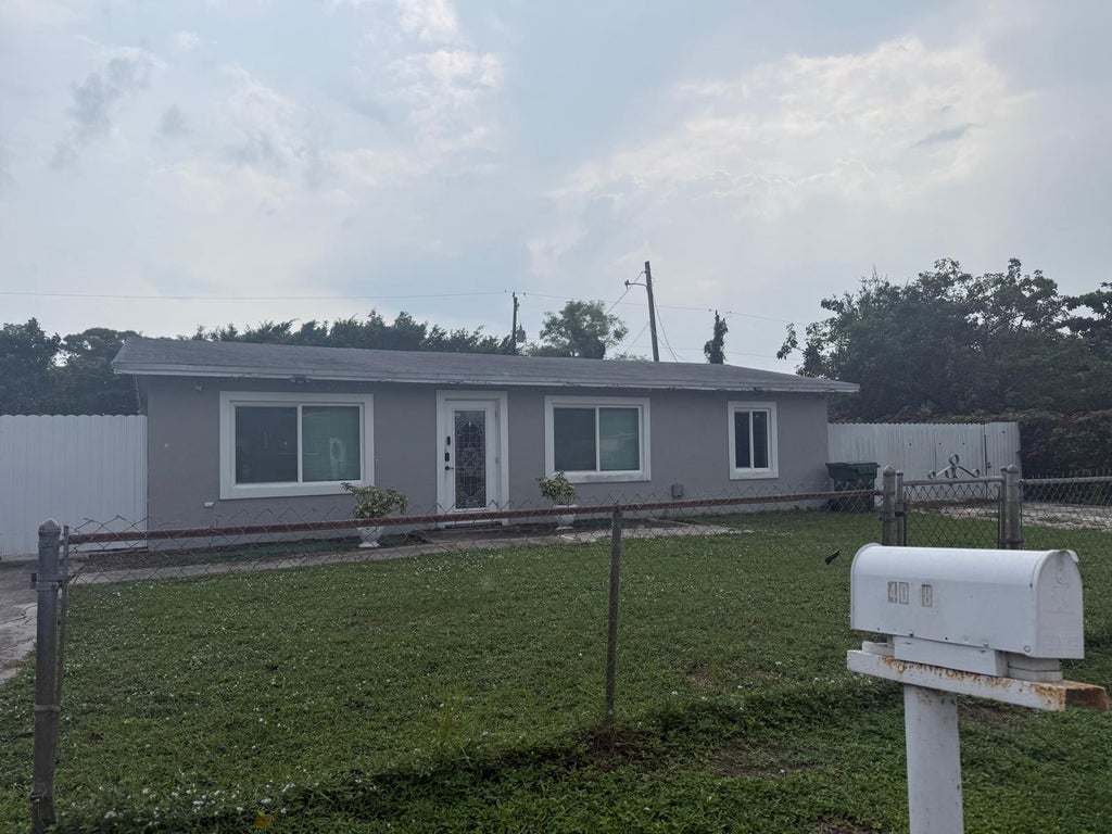 Photo of 4048 DALE Road, Palm Springs, FL 33406 (MLS # B26087955)