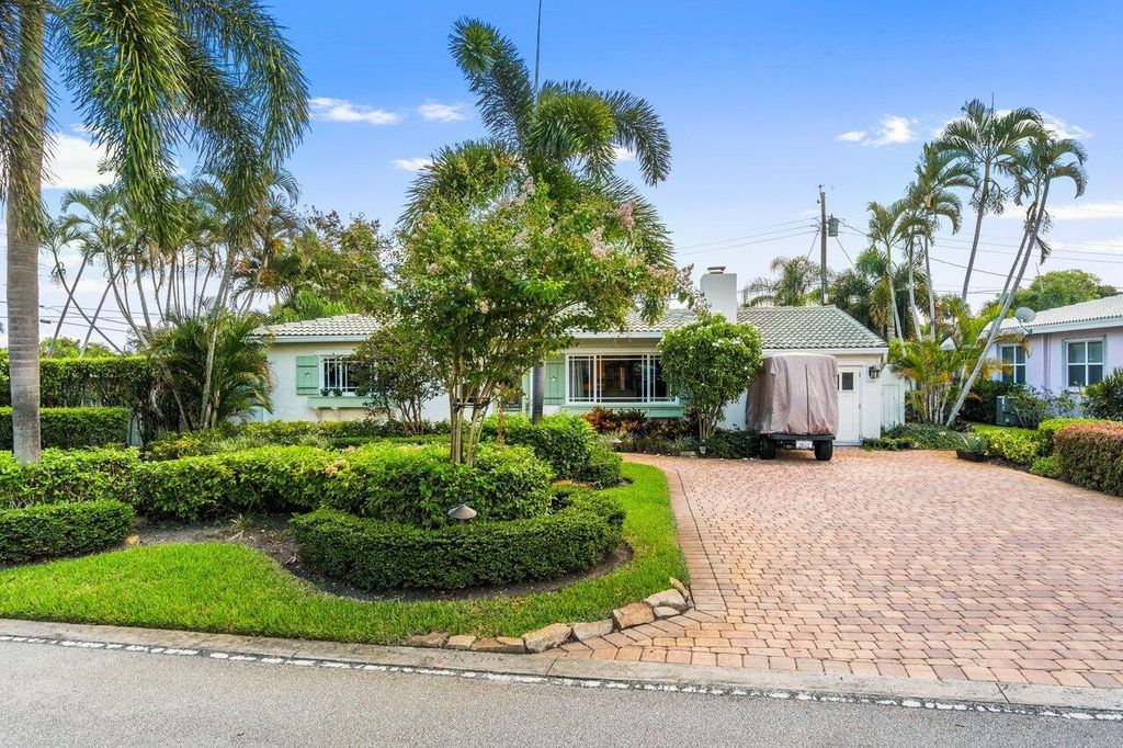 Photo of 124 Bonnie Briar Lane, Delray Beach, FL 33444 (MLS # R11114608)