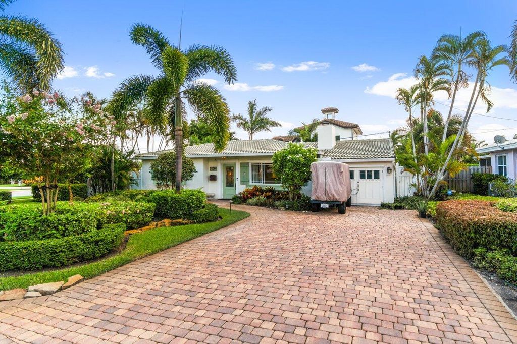 Photo of 124 Bonnie Briar Lane, Delray Beach, FL 33444 (MLS # R11114608)