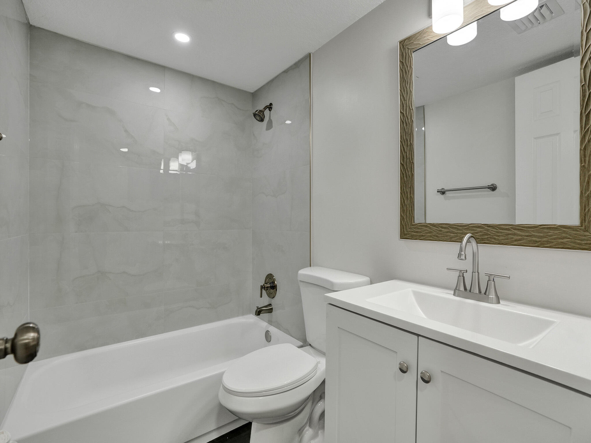 CORAL SPRINGS VILLAGE GREEN - Residential Lease