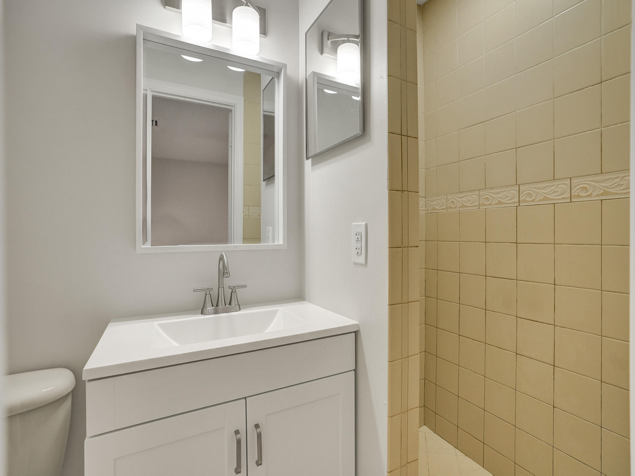 CORAL SPRINGS VILLAGE GREEN - Residential Lease