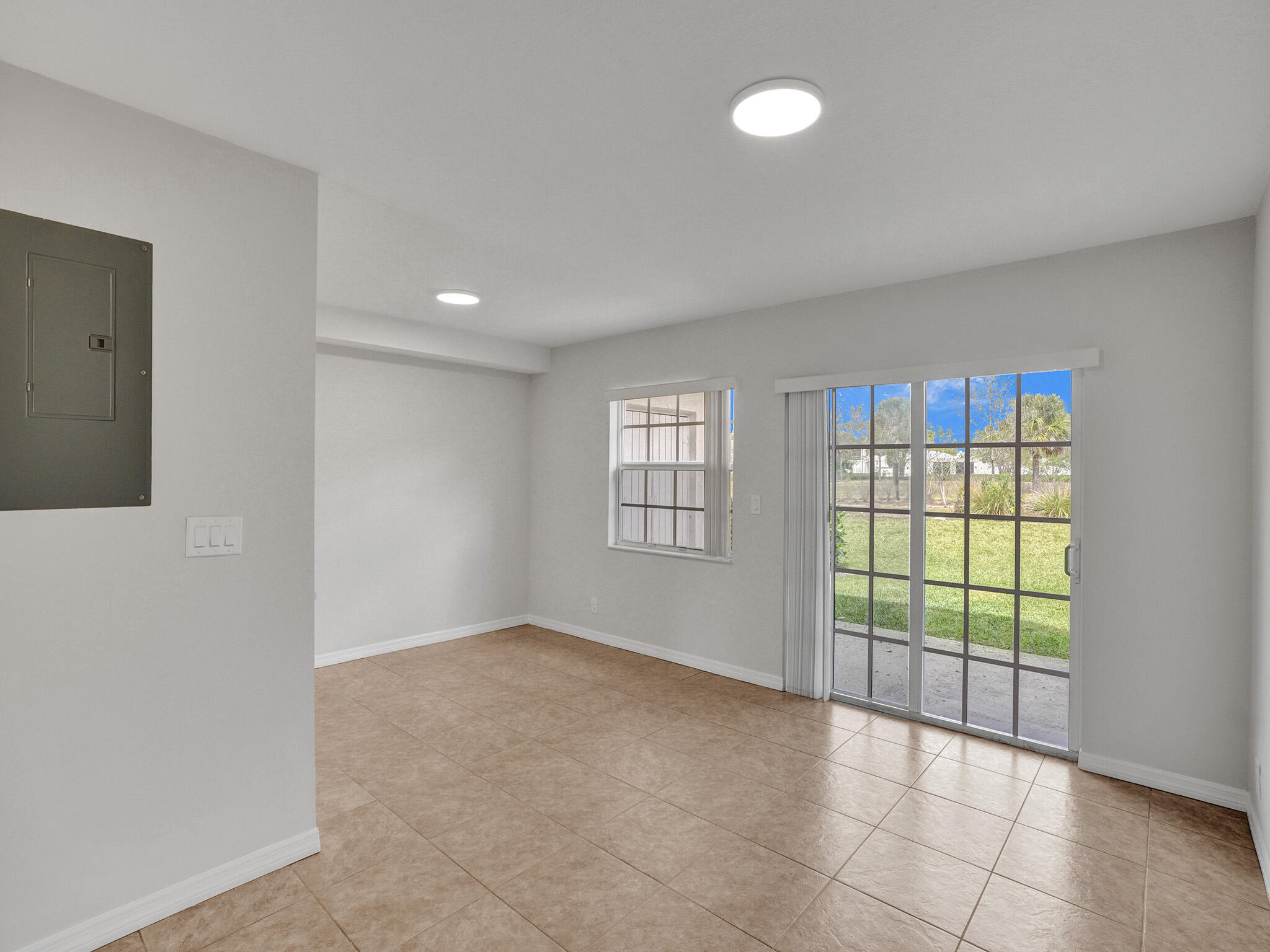 CORAL SPRINGS VILLAGE GREEN - Residential Lease