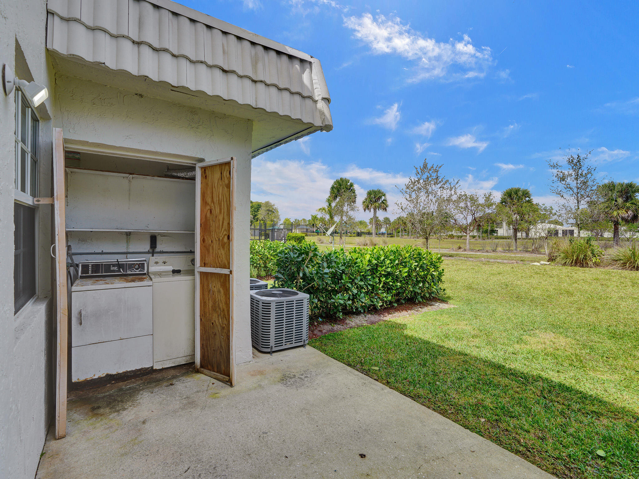 CORAL SPRINGS VILLAGE GREEN - Residential Lease