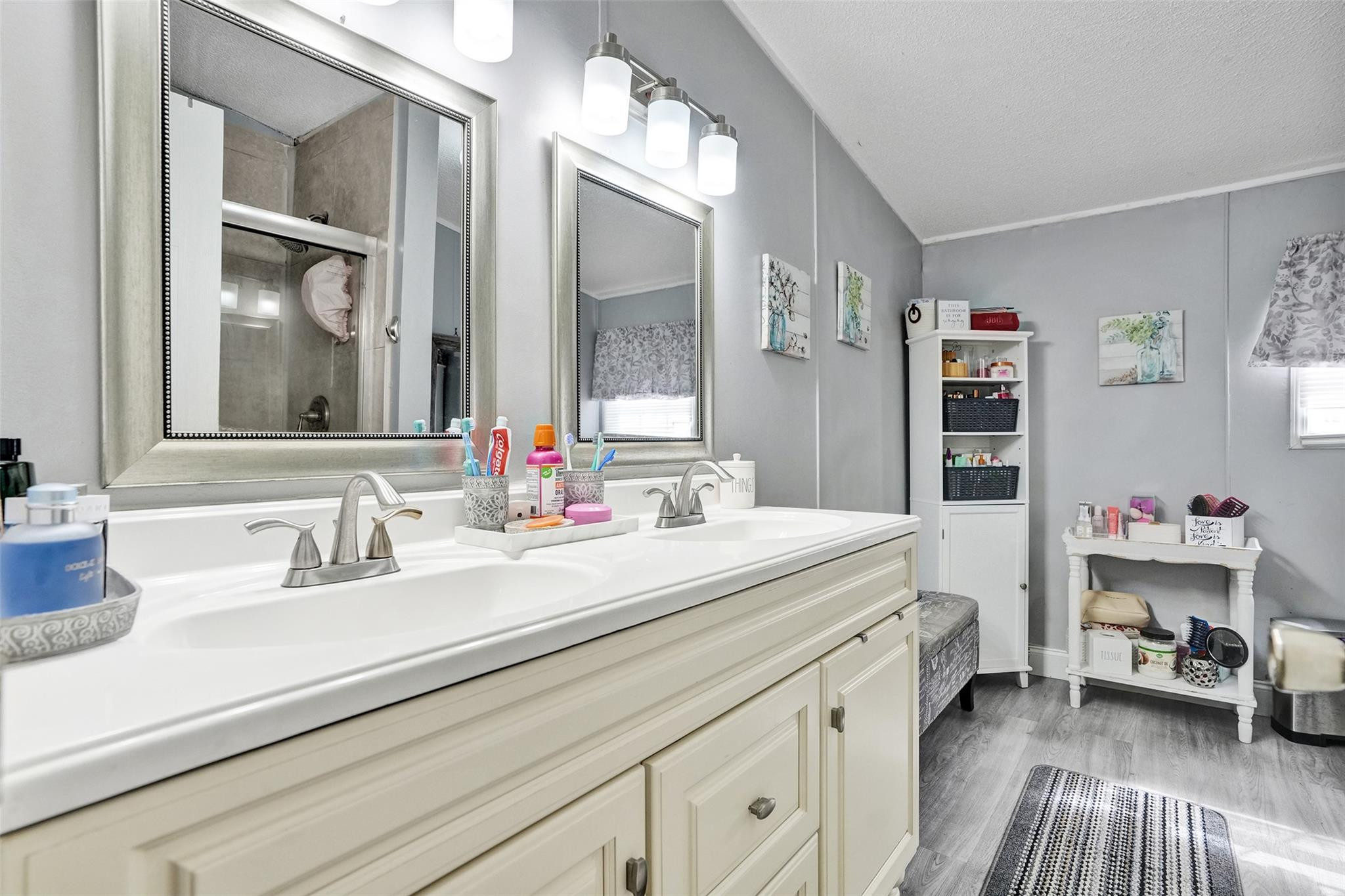 Ravenswood Estates & Mari - Residential