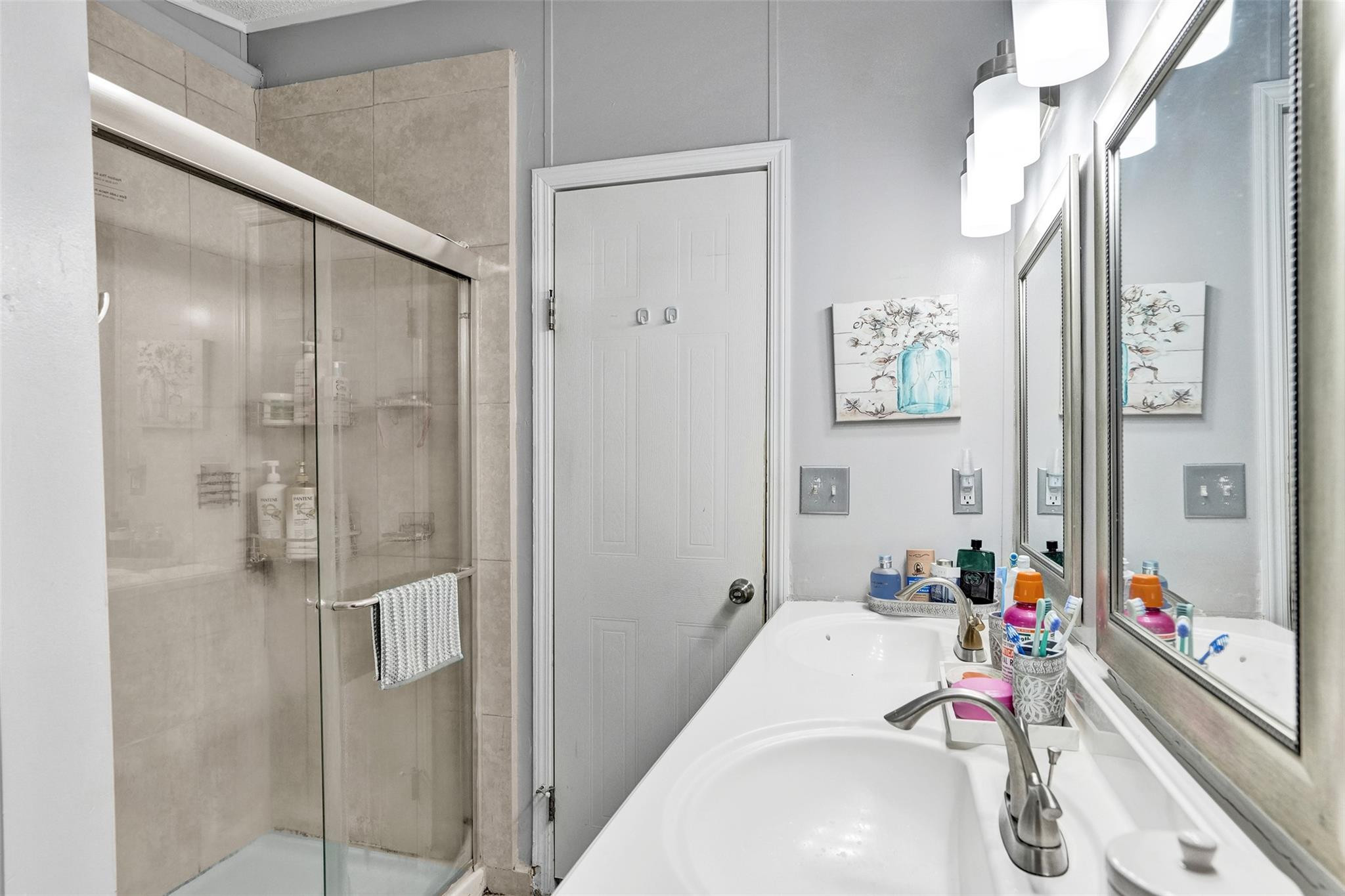 Ravenswood Estates & Mari - Residential