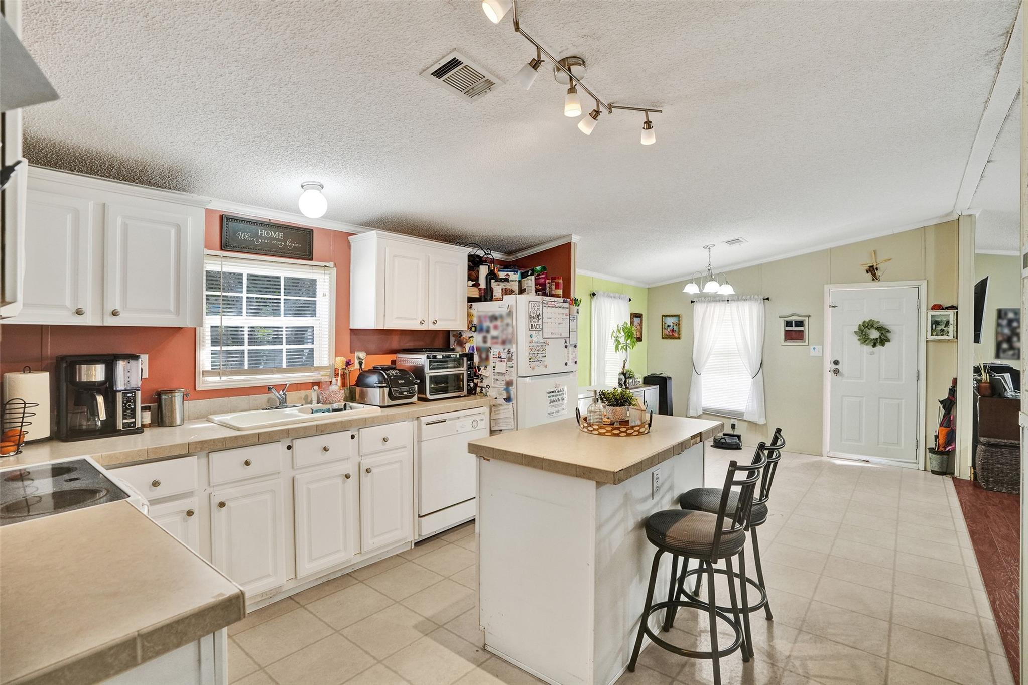 Ravenswood Estates & Mari - Residential